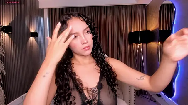 Snapshot of anahi_curlie1 chatting on 04-26-26, 11:52 anahi curlie1 online show from 04-26-26, 11:52