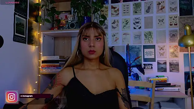 Yeriawaddell  online show from 06-25-26, 10:14