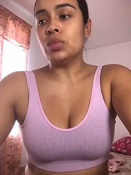 Snapshot of JuanaSimons chatting on 04-19-26, 09:39 JuanaSimons online show from 04-19-26, 09:39