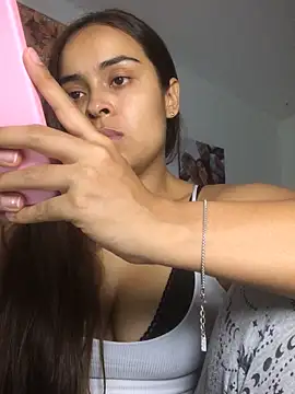 Snapshot of JuanaSimons chatting on 06-21-26, 01:30 JuanaSimons online show from 06-21-26, 01:30