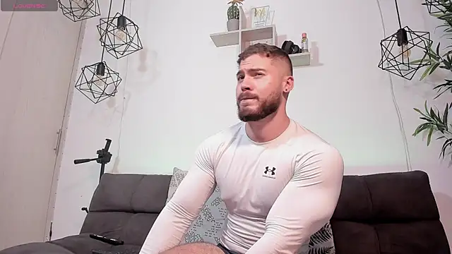 SebastianVilla  online show from 03-10-25, 09:18