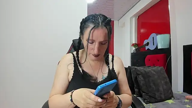 Snapshot of Andrefoxx_ chatting on 09-12-25, 03:06 Andrefoxx online show from 09-12-25, 03:06