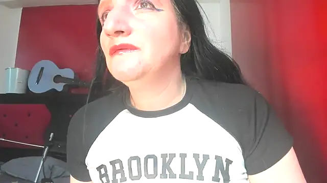 Snapshot of Andrefoxx_ chatting on 09-23-25, 03:09 Andrefoxx online show from 09-23-25, 03:09