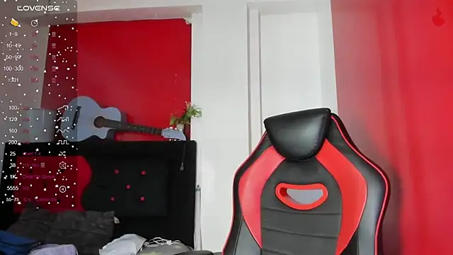 Snapshot of Andrefoxx_ chatting on 09-25-25, 02:04 Andrefoxx online show from 09-25-25, 02:04