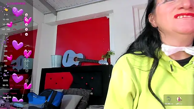 Snapshot of Andrefoxx_ chatting on 10-13-25, 03:17 Andrefoxx online show from 10-13-25, 03:17