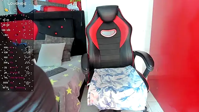 Snapshot of Andrefoxx_ chatting on 10-17-25, 03:20 Andrefoxx online show from 10-17-25, 03:20