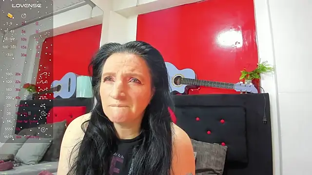 Snapshot of Andrefoxx_ chatting on 10-21-25, 03:18 Andrefoxx online show from 10-21-25, 03:18