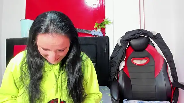 Snapshot of Andrefoxx_ chatting on 10-28-25, 03:21 Andrefoxx online show from 10-28-25, 03:21