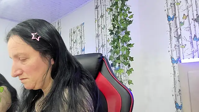 Snapshot of Andrefoxx_ chatting on 11-03-25, 04:14 Andrefoxx online show from 11-03-25, 04:14