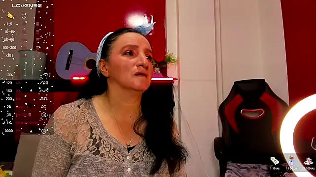 Snapshot of Andrefoxx_ chatting on 11-04-25, 03:05 Andrefoxx online show from 11-04-25, 03:05