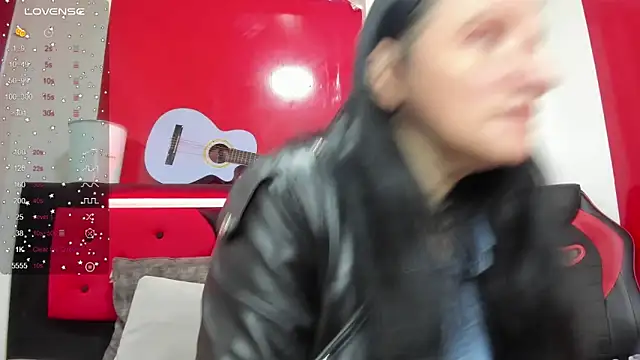 Snapshot of Andrefoxx_ chatting on 11-05-25, 03:06 Andrefoxx online show from 11-05-25, 03:06