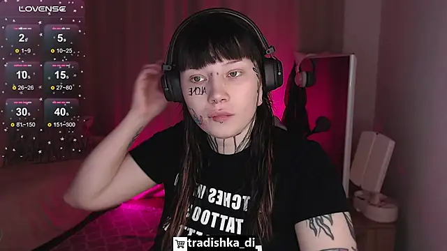 Snapshot of tradishka chatting on 11-13-25, 09:14 tradishka online show from 11-13-25, 09:14