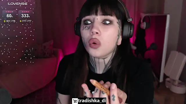 Snapshot of tradishka chatting on 11-14-25, 07:34 tradishka online show from 11-14-25, 07:34