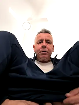 Snapshot of parejamlga58 chatting on 03-09-26, 10:52 parejamlga58 online show from 03-09-26, 10:52