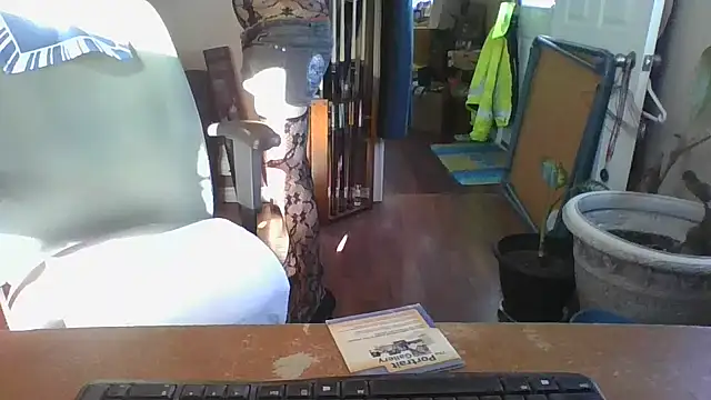 Snapshot of Daremeknot chatting on 02-01-25, 06:19 Daremeknot online show from 02-01-25, 06:19