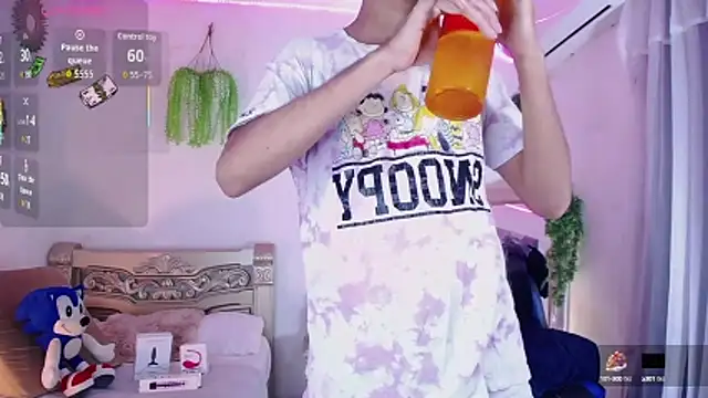 Snapshot of huge_armound chatting on 10-06-25, 05:10 huge armound online show from 10-06-25, 05:10