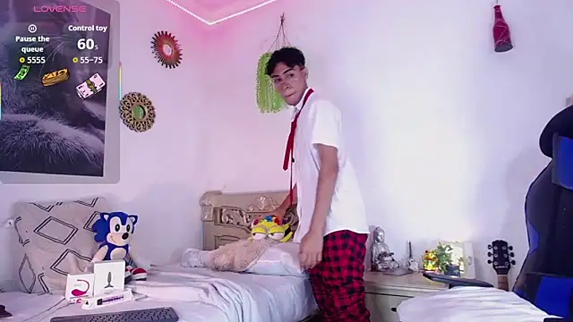 Snapshot of huge_armound chatting on 10-09-25, 03:15 huge armound online show from 10-09-25, 03:15