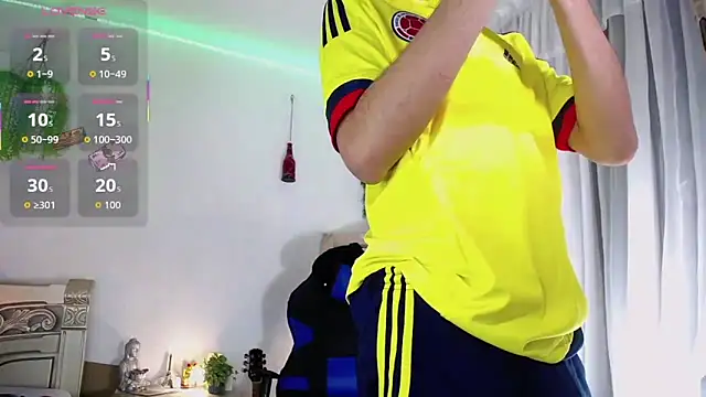 Snapshot of huge_armound chatting on 10-12-25, 12:42 huge armound online show from 10-12-25, 12:42