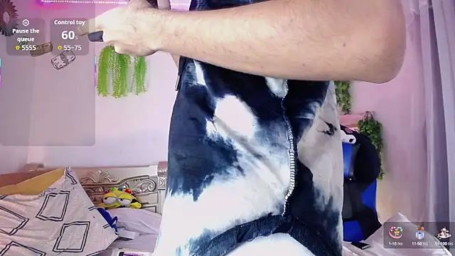 Snapshot of huge_armound chatting on 10-15-25, 12:11 huge armound online show from 10-15-25, 12:11