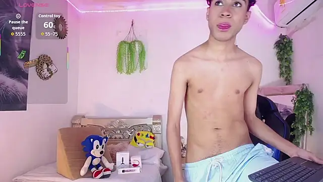 Snapshot of huge_armound chatting on 10-21-25, 02:56 huge armound online show from 10-21-25, 02:56