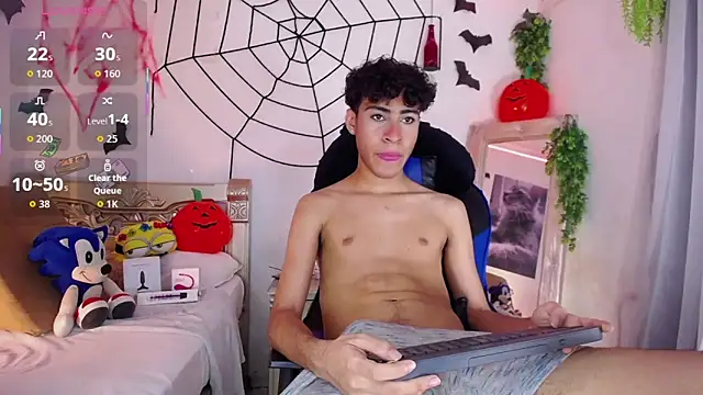 Snapshot of huge_armound chatting on 10-25-25, 07:05 huge armound online show from 10-25-25, 07:05