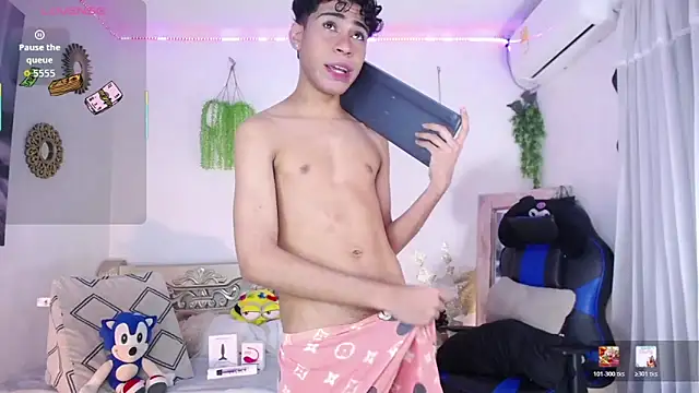 Snapshot of huge_armound chatting on 03-16-26, 08:13 huge armound online show from 03-16-26, 08:13