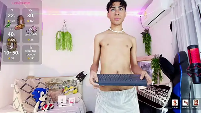 Snapshot of huge_armound chatting on 03-26-26, 10:15 huge armound online show from 03-26-26, 10:15