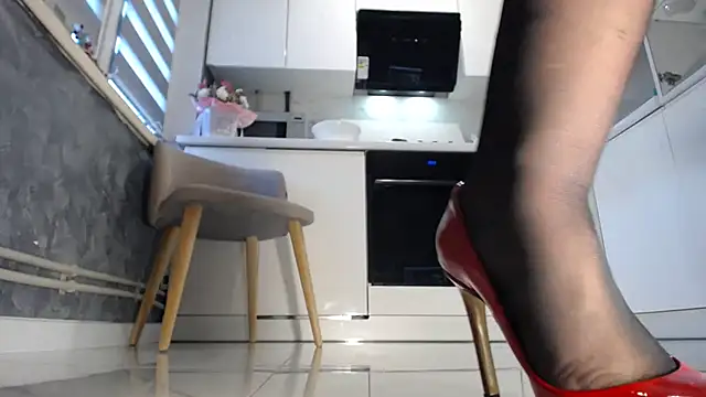 Snapshot of Marina- chatting on 02-01-25, 02:45 Marina- online show from 02-01-25, 02:45