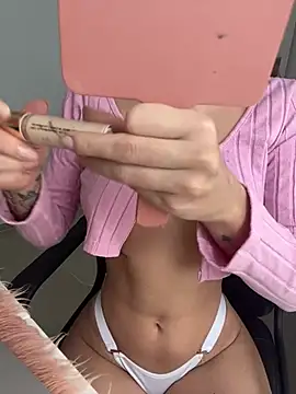 Snapshot of AllieEvans chatting on 02-15-25, 04:12 AllieEvans online show from 02-15-25, 04:12