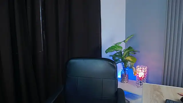 Snapshot of AllieEvans chatting on 02-22-25, 09:26 AllieEvans online show from 02-22-25, 09:26