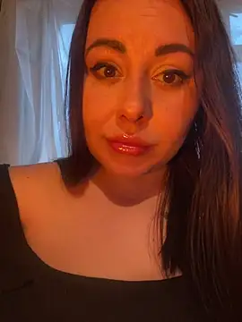 Snapshot of DaisyStreet chatting on 04-17-26, 04:32 DaisyStreet online show from 04-17-26, 04:32