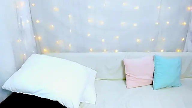 Lily Daviss online show from 12-14-25, 03:01