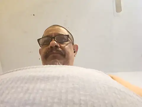 Snapshot of anyway2cum chatting on 01-17-25, 06:47 anyway2cum online show from 01-17-25, 06:47