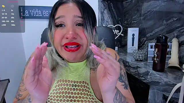 Snapshot of miss_danika chatting on 04-13-26, 11:05 miss danika online show from 04-13-26, 11:05