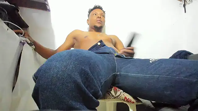 Snapshot of hugo3918_ chatting on 10-21-25, 04:41 hugo3918 online show from 10-21-25, 04:41