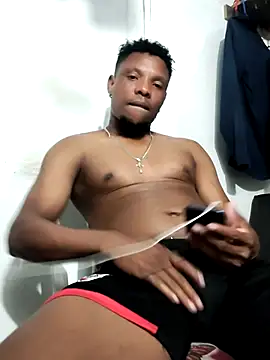 Snapshot of hugo3918_ chatting on 10-27-25, 12:36 hugo3918 online show from 10-27-25, 12:36