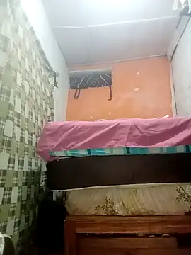 Snapshot of lucyy06 chatting on 10-31-25, 01:06 lucyy06 online show from 10-31-25, 01:06