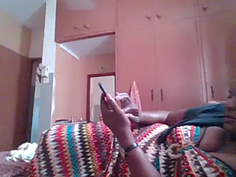 Snapshot of Shaz_brown chatting on 12-19-24, 11:39 Shaz brown online show from 12-19-24, 11:39