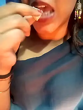 Snapshot of Gulabo-jaan chatting on 01-09-25, 02:07 Gulabo-jaan online show from 01-09-25, 02:07