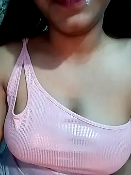 Snapshot of Gulabo-jaan chatting on 02-12-25, 12:33 Gulabo-jaan online show from 02-12-25, 12:33