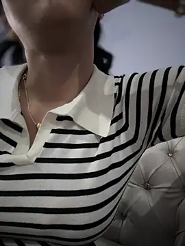 MarianaBenz online show from 01-30-25, 08:21