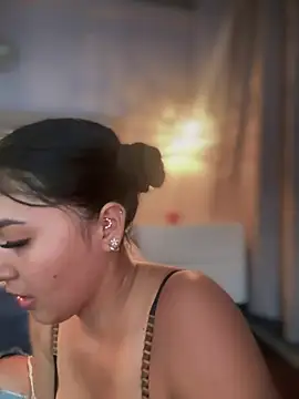 MarianaBenz online show from 03-11-25, 09:04