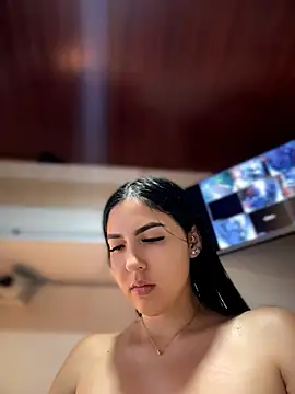 Snapshot of MarianaBenz chatting on 06-28-26, 12:38 MarianaBenz online show from 06-28-26, 12:38