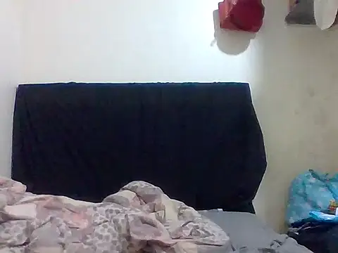 Snapshot of honeypotsweet chatting on 07-04-26, 12:00 honeypotsweet online show from 07-04-26, 12:00