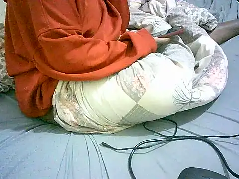 Snapshot of honeypotsweet chatting on 07-31-26, 05:45 honeypotsweet online show from 07-31-26, 05:45