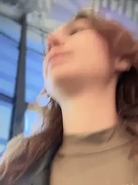 QuitieLia online show from 10-04-25, 08:23