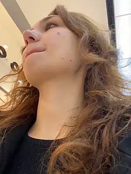 QuitieLia online show from 11-07-25, 09:09