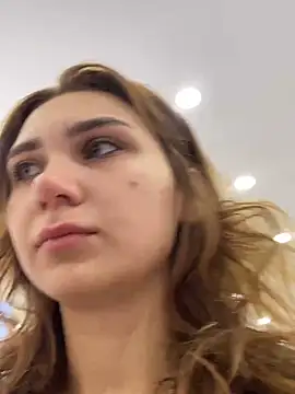 QuitieLia online show from 11-23-25, 08:14