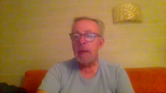 Snapshot of tuggy59 chatting on 04-01-26, 04:35 tuggy59 online show from 04-01-26, 04:35