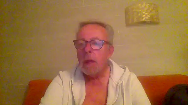 Snapshot of tuggy59 chatting on 04-05-26, 03:26 tuggy59 online show from 04-05-26, 03:26